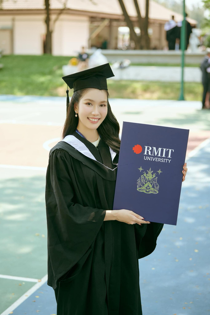 Á hậu Phương Anh tốt nghiệp