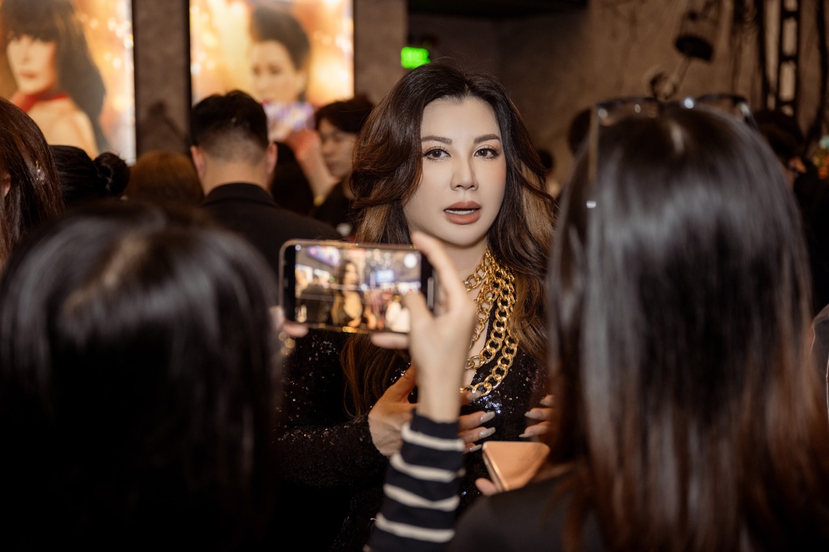 Vợ cũ Bằng Kiều về nước ra mắt phim mới