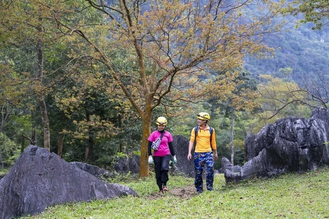 Khám phá văn hóa người Bru - Vân Kiều và hệ thống hang động Quảng Bình