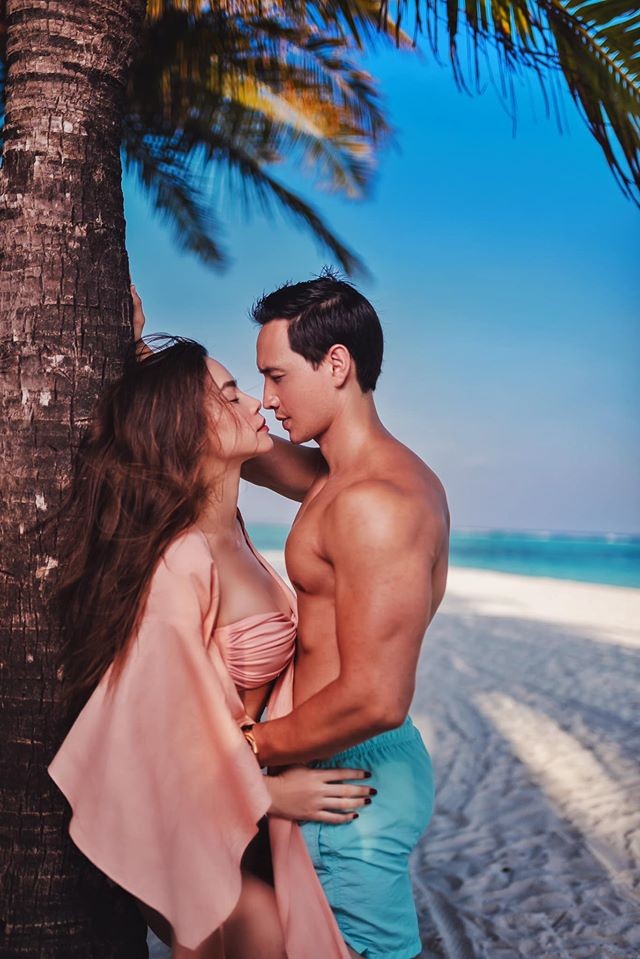 Cặp đôi có body sexy nhất nhì Vbiz gọi tên Hà Hồ - Kim Lý.