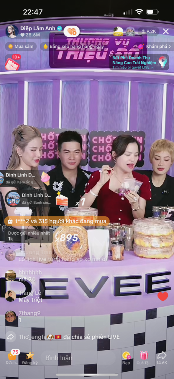 Phiên livestream Diệp Lâm Anh