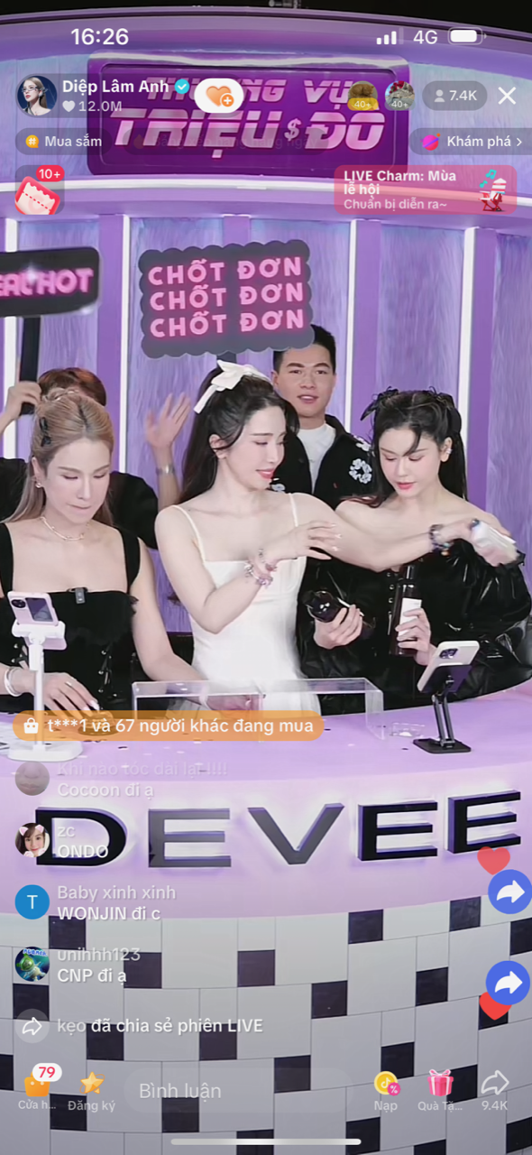 Phiên livestream Diệp Lâm Anh