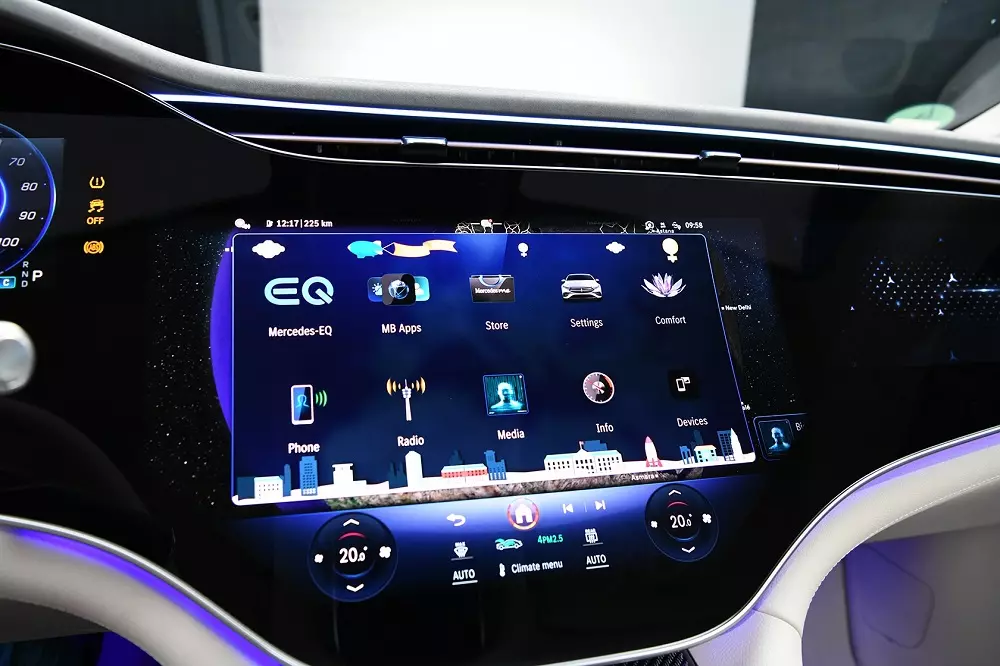 Ra mắt Mercedes-Benz EQS 2025 với thiết kế giống xe xăng hơn, phạm vi di chuyển tăng 82 km
