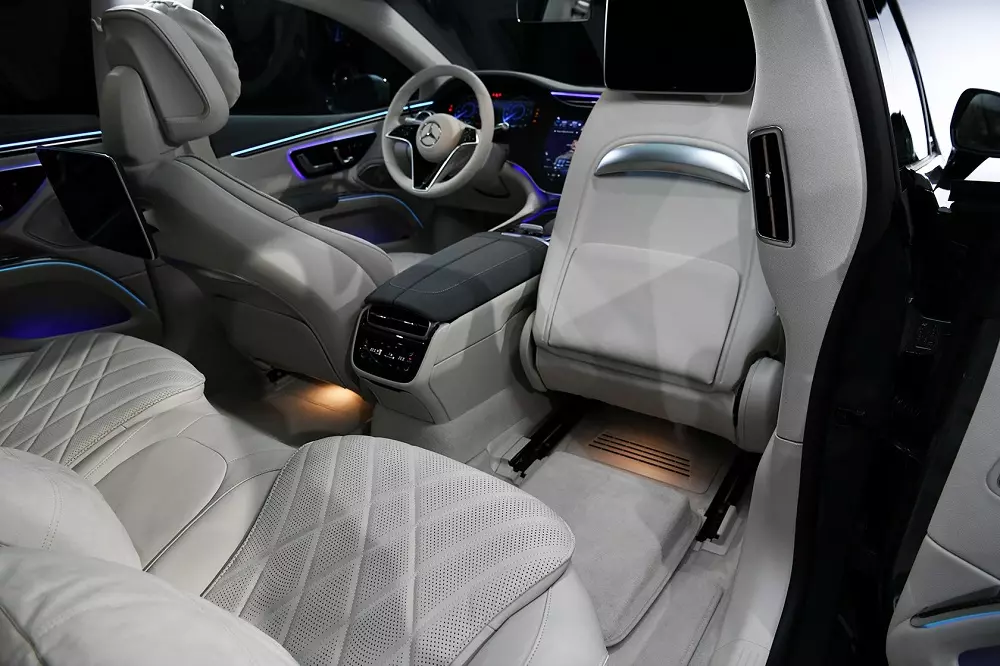 Ra mắt Mercedes-Benz EQS 2025 với thiết kế giống xe xăng hơn, phạm vi di chuyển tăng 82 km