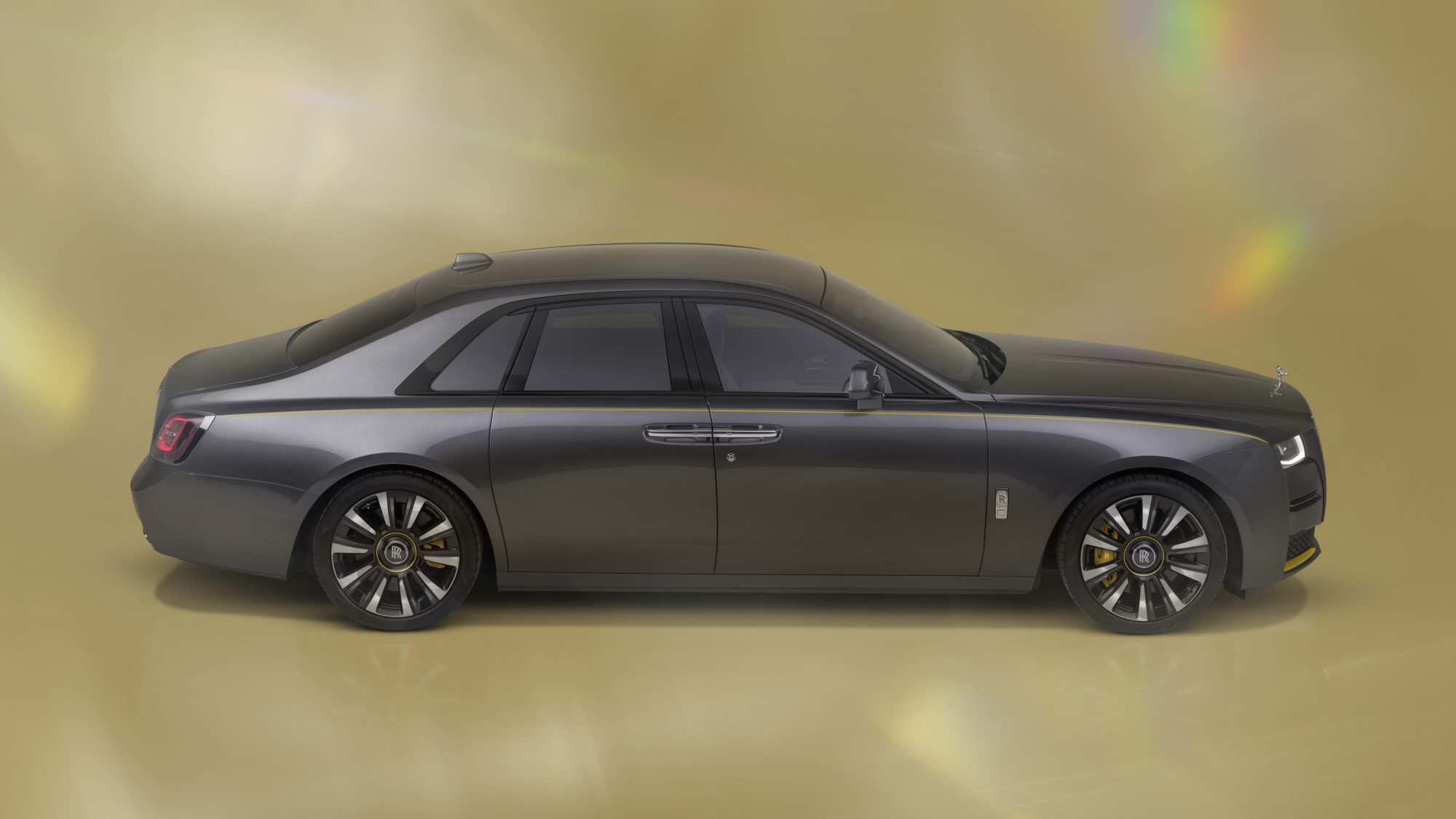 Chiêm ngưỡng “xế hộp” Ghost Prism phiên bản kỷ niệm 120 năm thành lập Rolls-Royce