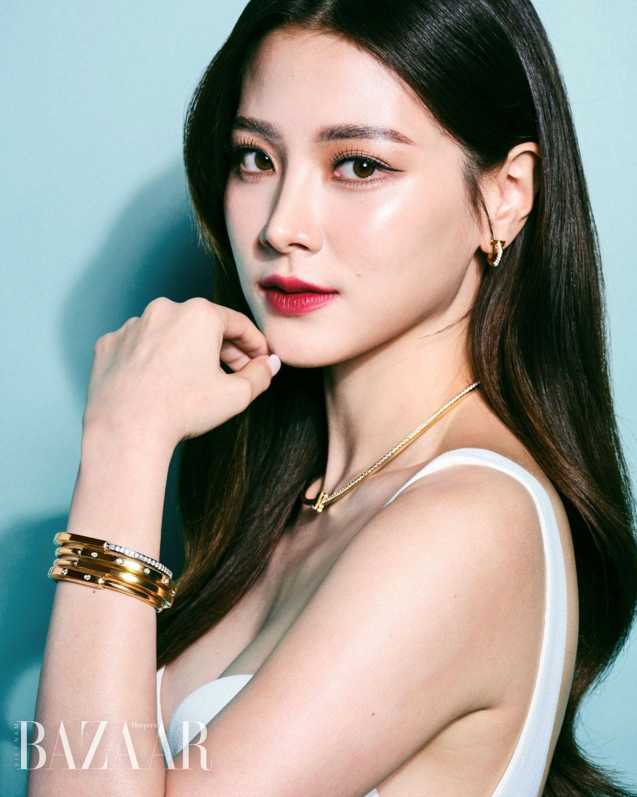 Rosé (BLACKPINK) lạ lẫm với uốn tóc xoăn khi dự triển lãm Tiffany & Co.