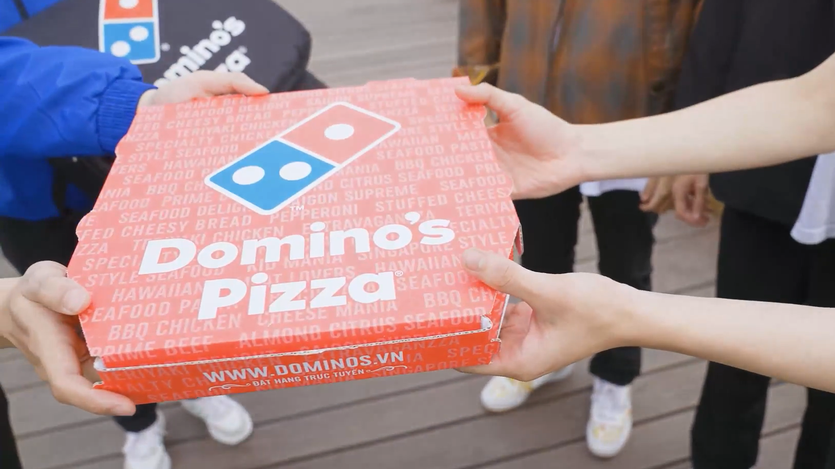 "Ông vua hàng hiệu" Johnathan Hạnh Nguyễn khai trương cửa hàng Domino’s Pizza đầu tiên tại quê hương Khánh Hòa