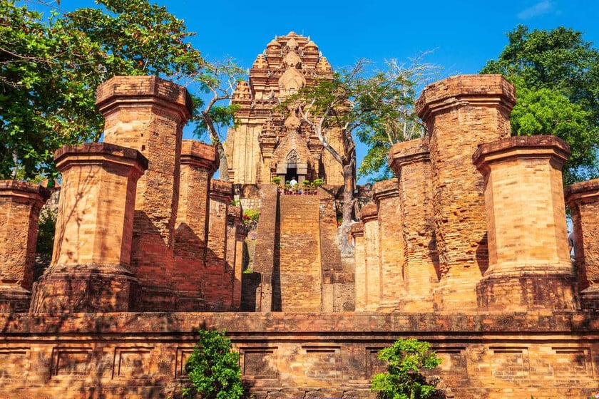 Nét Chăm rực rỡ giữa lòng phố thị Nha Trang