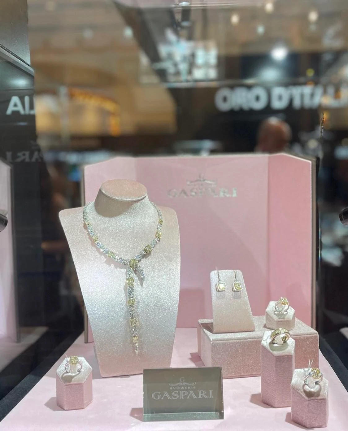 Triển lãm Salon Deluxe 2024: Nơi vẻ đẹp kiệt tác gặp gỡ phong cách thượng lưu