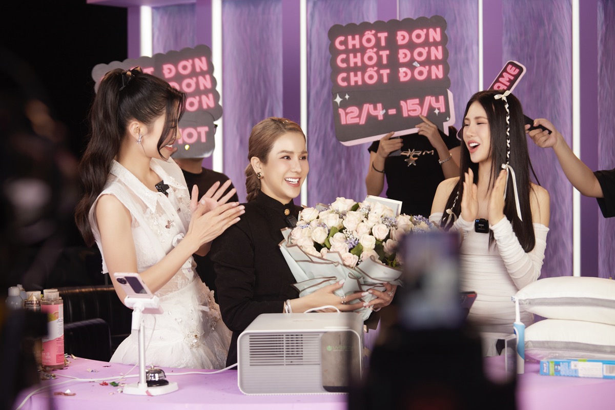 Diệp Lâm Anh cán mốc gần 36 tỷ trong phiên live “Thương vụ triệu đô”