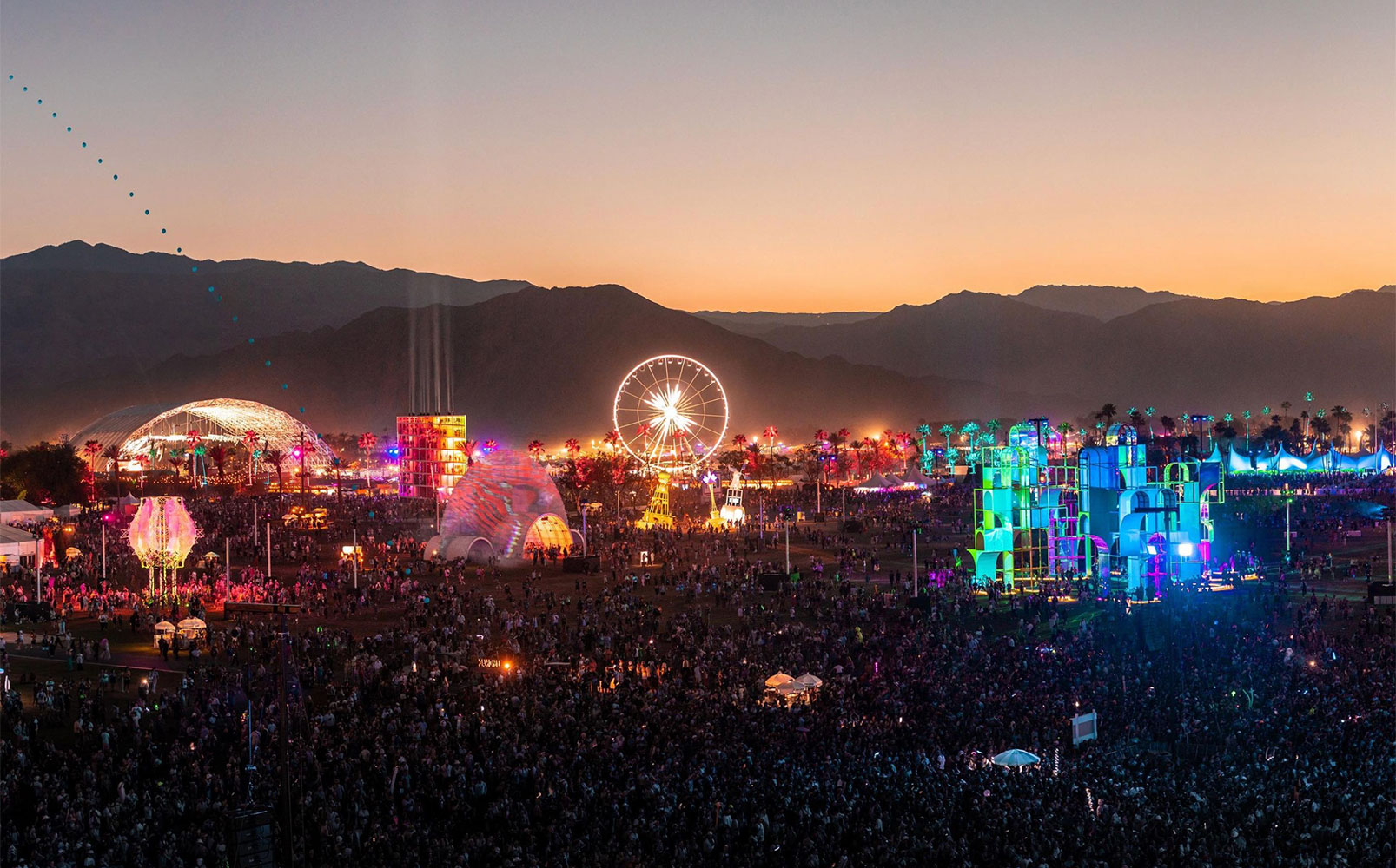 Lễ hội âm nhạc Coachella thánh đường thời trang của các KOL