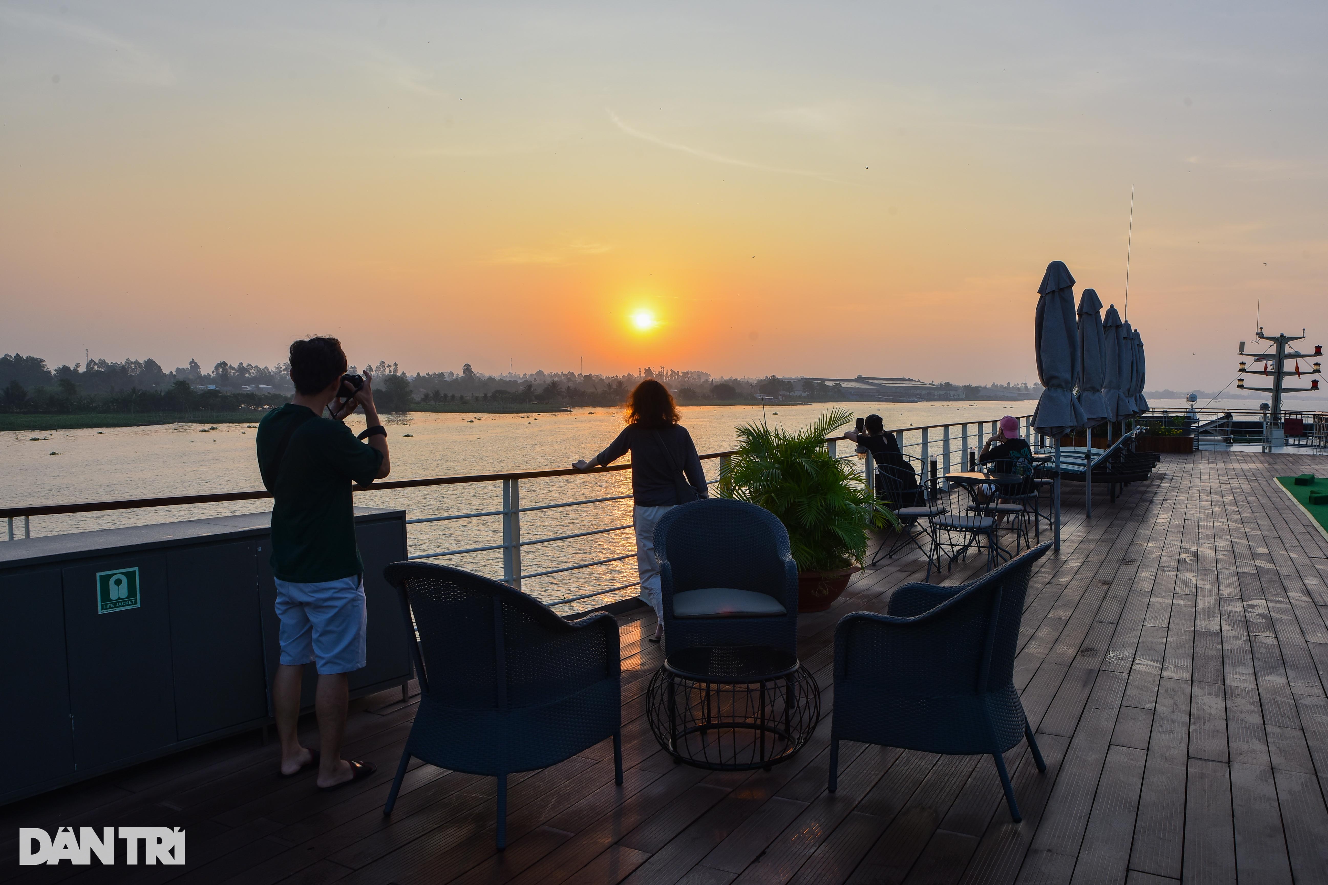 Du thuyền triệu đô sông Mekong
