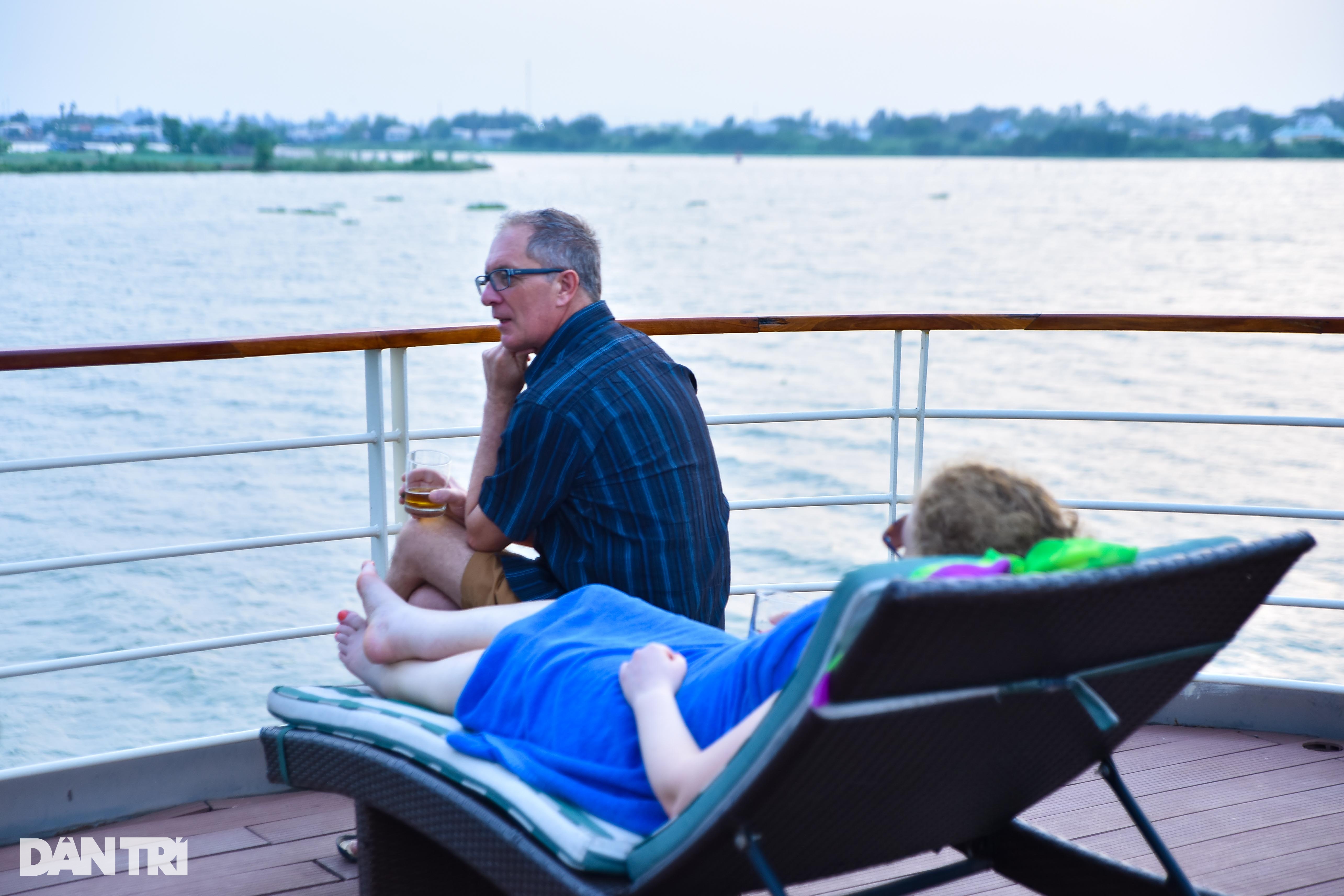 Du thuyền triệu đô sông Mekong