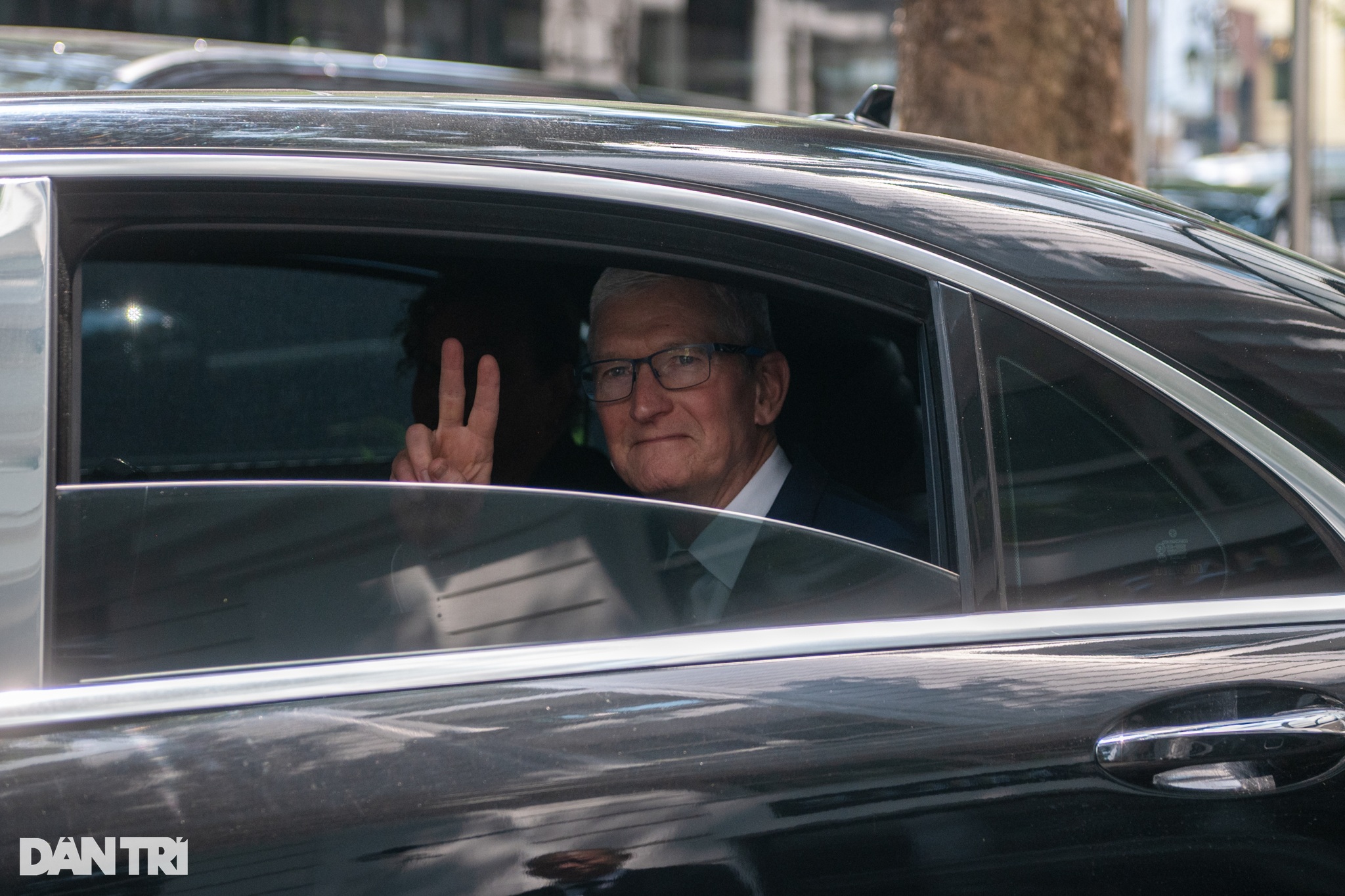 Tim Cook rời Việt Nam