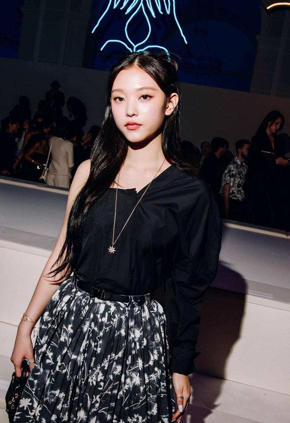 Haerin giao lưu với các sao quốc tế tại show Dior Pre-Fall 2024