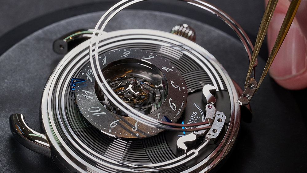 Tinh hoa nghệ thuật và chuyên môn chế tác trong đồng hồ Hermès Arceau Duc Attelé