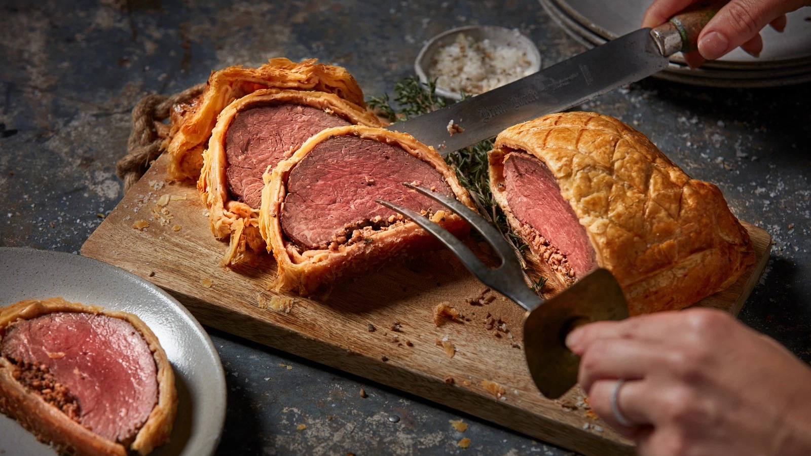 Món bò cuộn Wellington quý tộc ngon nhất thế giới