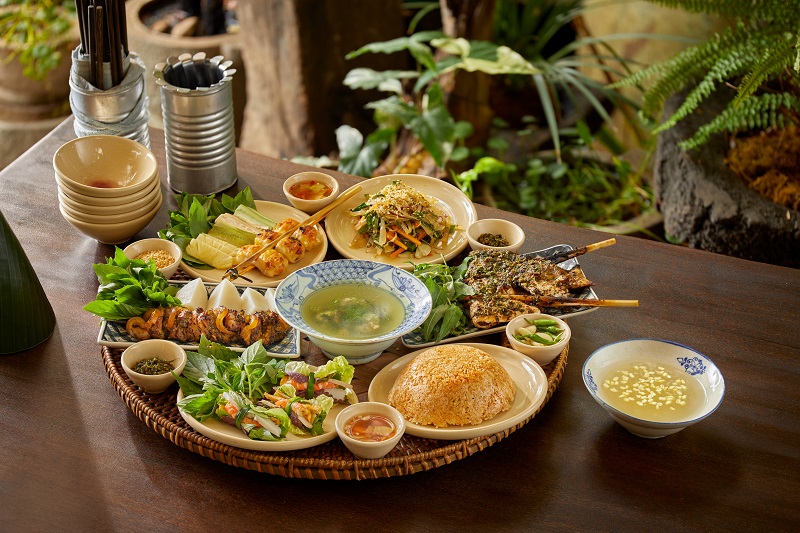 “ Mâm ngon miền Bắc ” tại Mặn Mòi -  Từ đặc sản sông Hồng đến tinh vị núi rừng Tây Bắc
