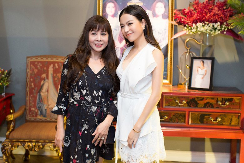 Học vấn đáng nể của Hoàng Thuỳ Linh