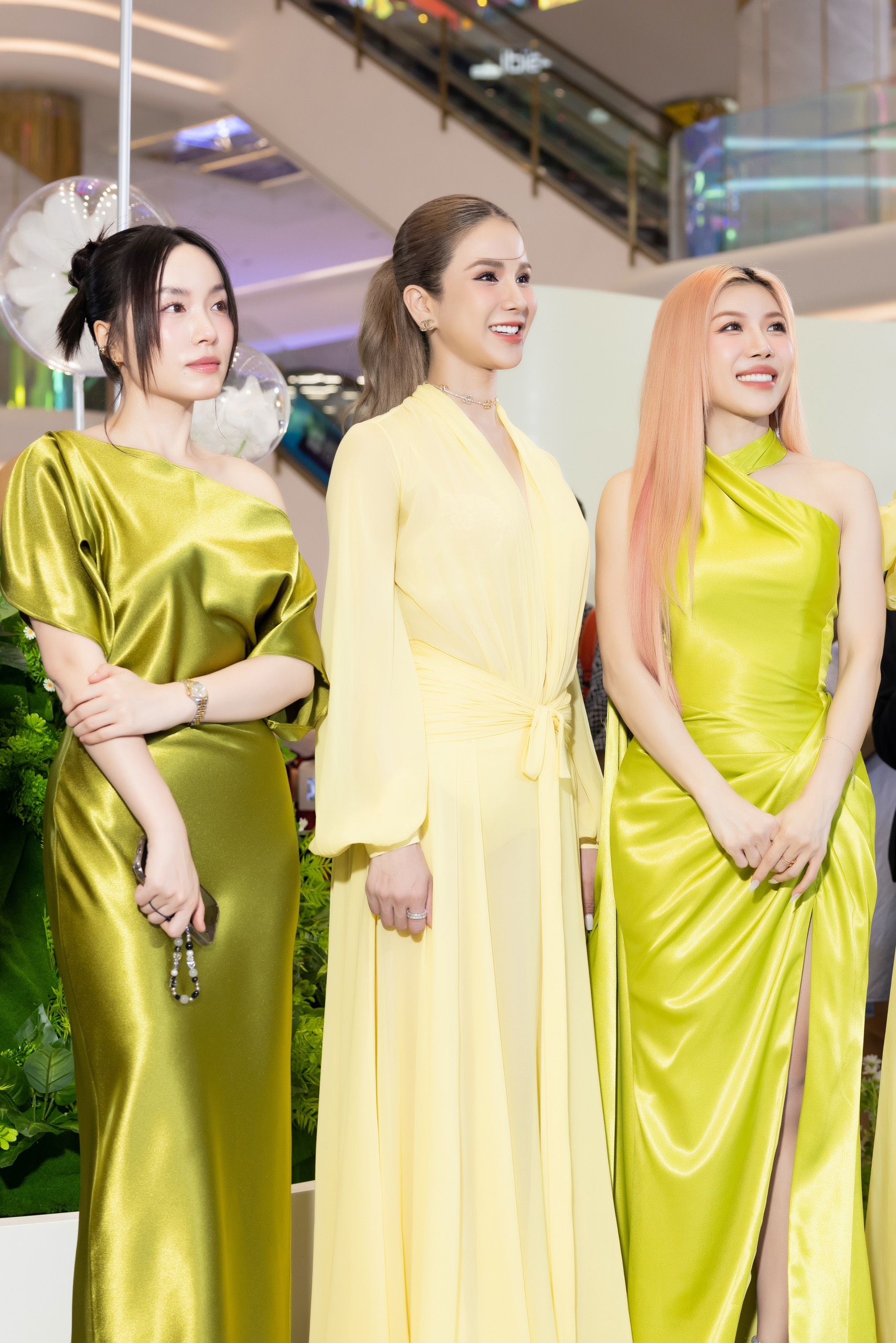 Diệp Lâm Anh đẹp tựa nữ thần bên cạnh Trang Pháp