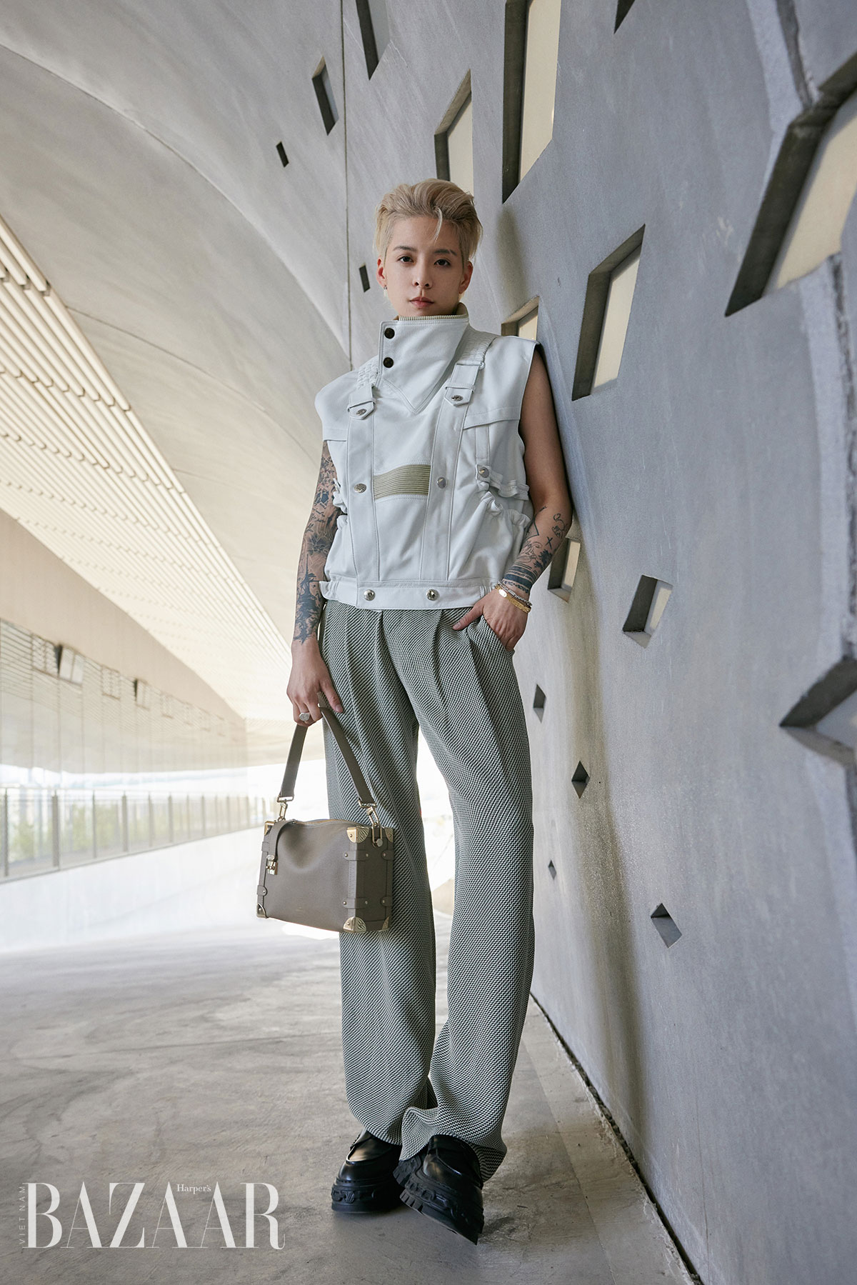 Lưu Diệc Phi, Châu Đông Vũ tham dự show Louis Vuitton ở Thượng Hải