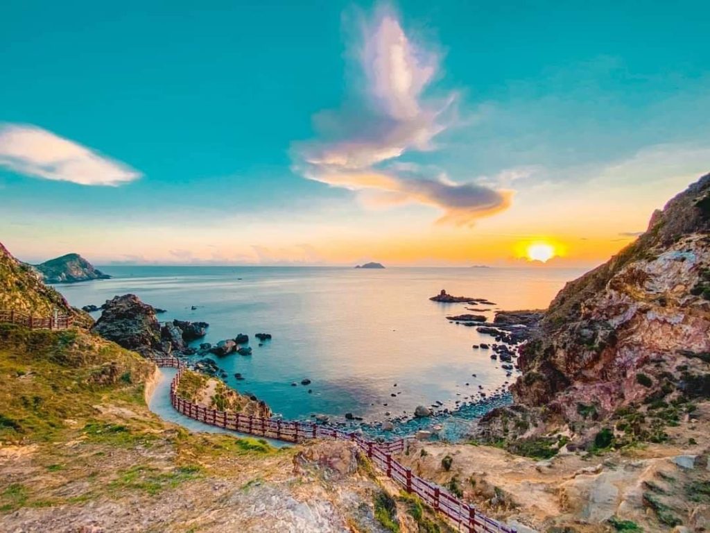 Khu du lịch Eo Gió