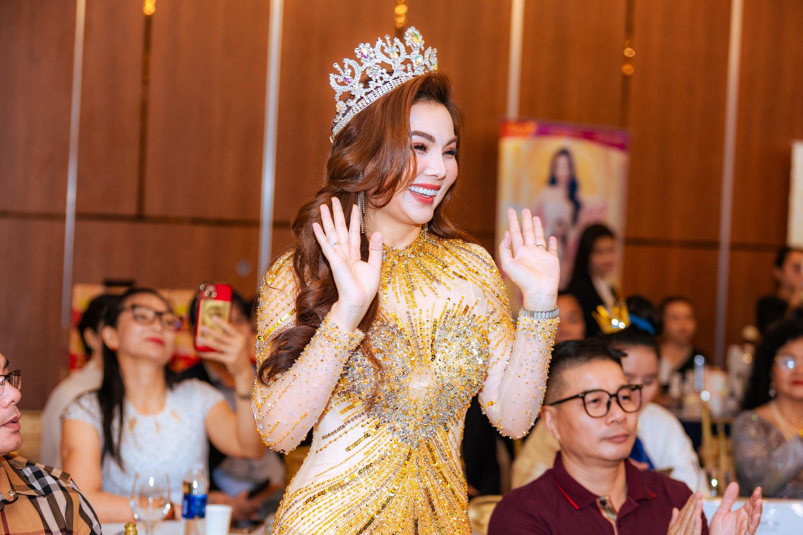 Hoa hậu Ngọc Trang khoe sắc ngày càng rạng rỡ