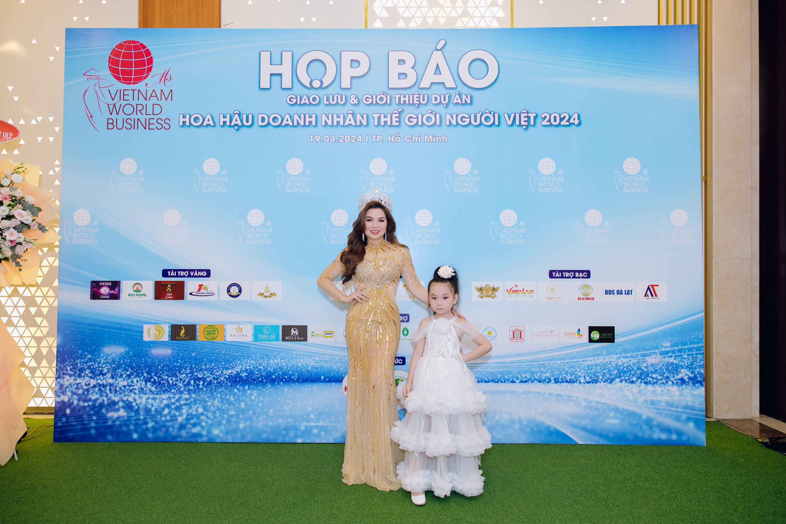 Hoa hậu Ngọc Trang khoe sắc ngày càng rạng rỡ