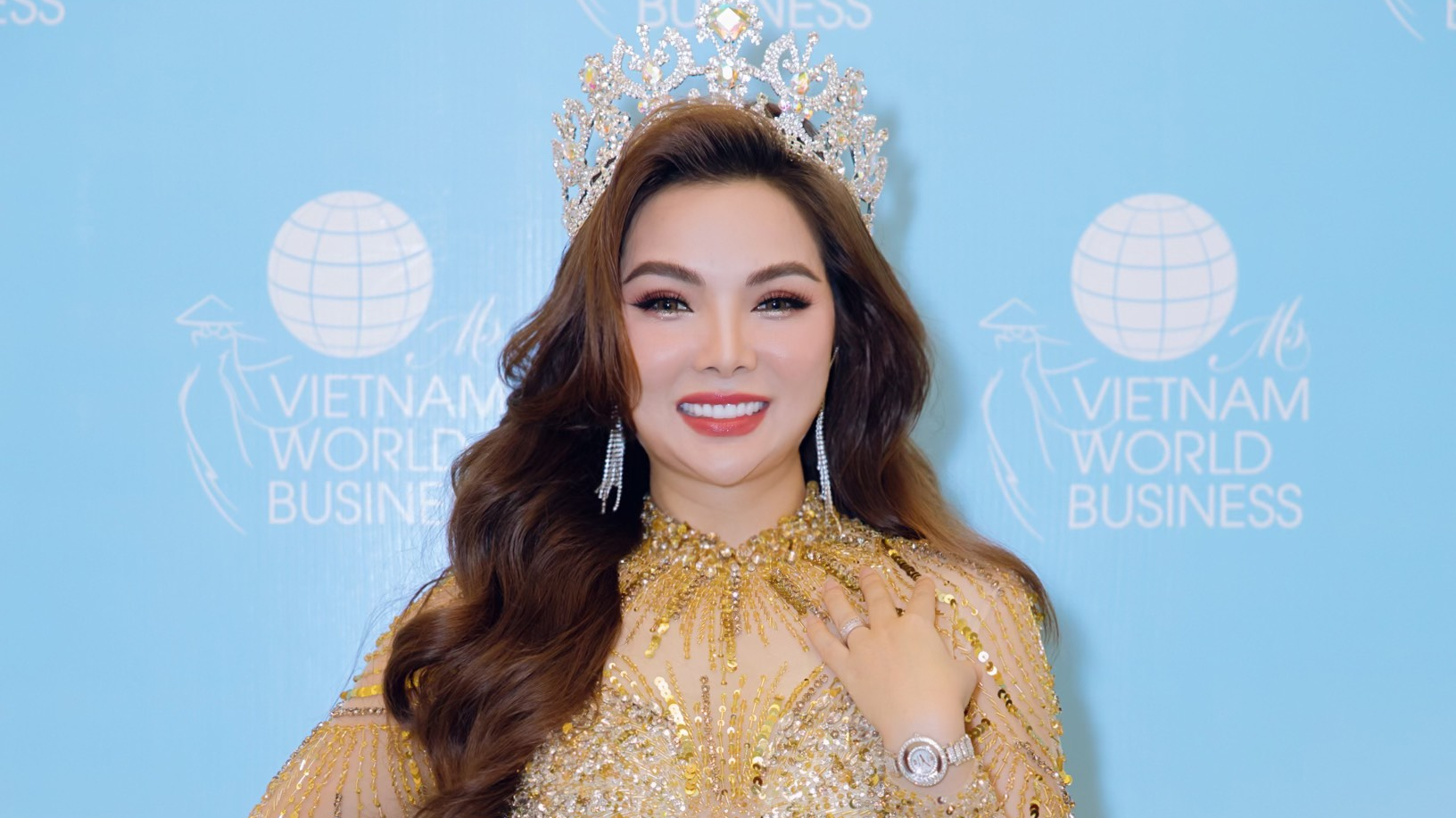Hoa hậu Ngọc Trang khoe nhan sắc ngày càng rạng rỡ