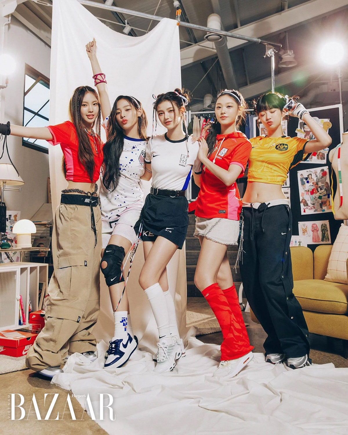 Jennie, NewJeans lăng-xê xu hướng thời trang Blokette