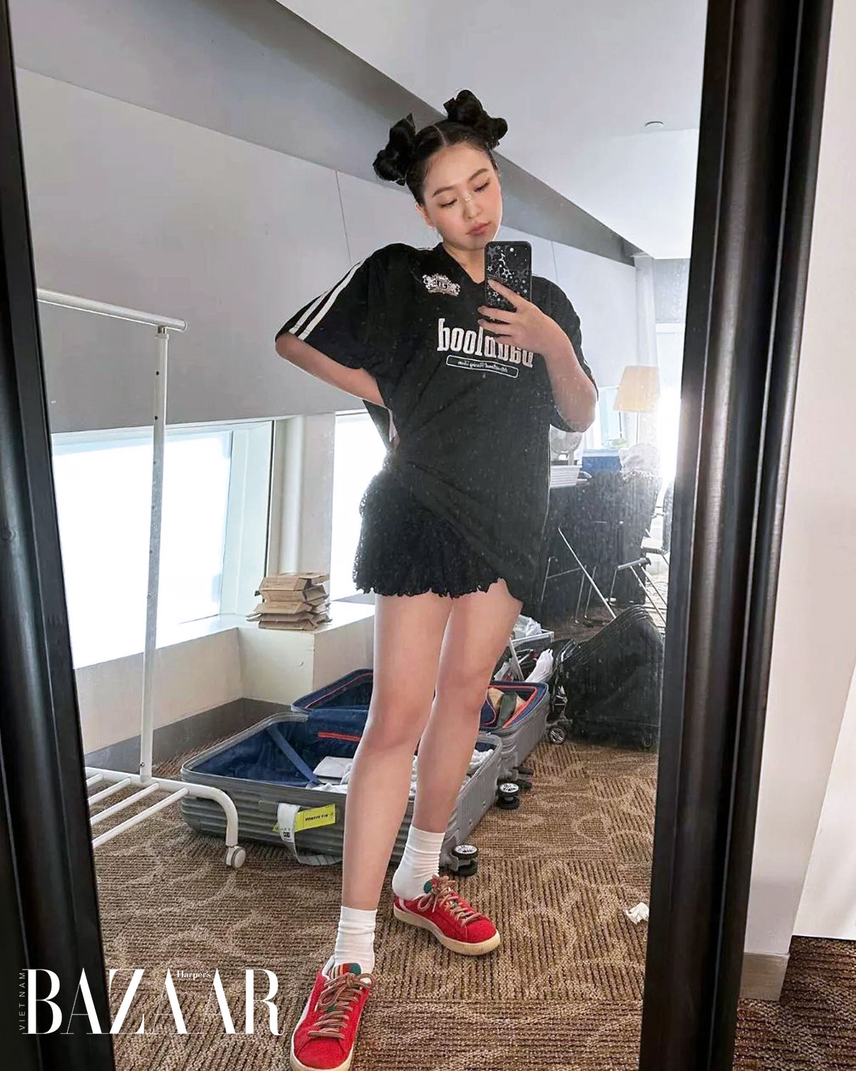 Jennie, NewJeans lăng-xê xu hướng thời trang Blokette