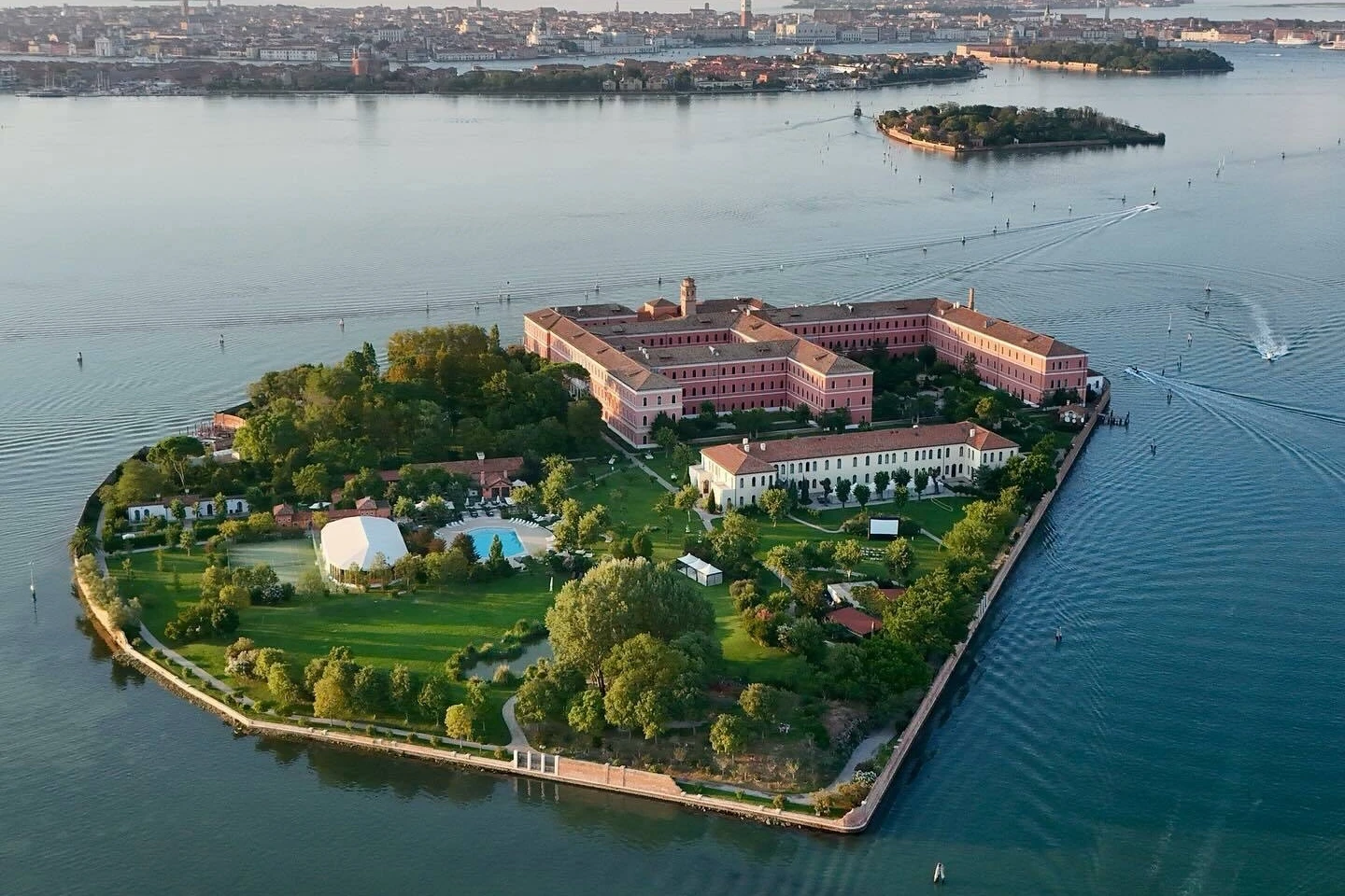 Tất tần tật về Kempinski Hotels, khách sạn dành cho siêu sao, tỷ phú