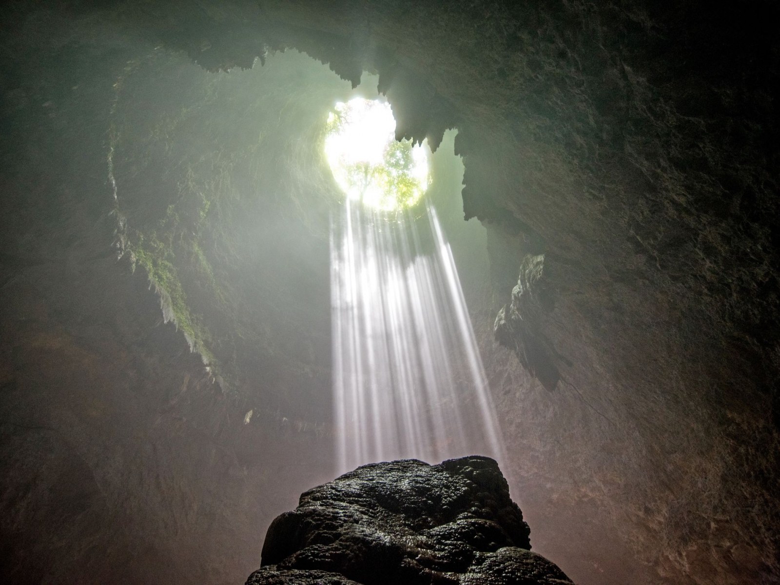 Hố thiên đường: Khám phá Xiaozhai Tiankeng, hố sụt sâu nhất thế giới!