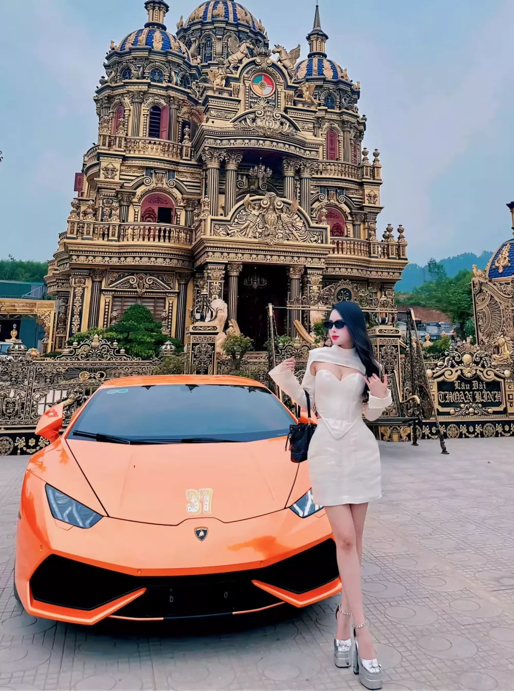 Đại gia Nghệ An gây choáng khi mua siêu xe Lamborghini Huracan