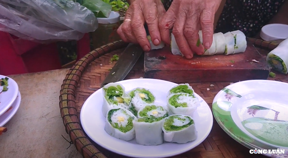 Bánh ướt cuốn tôm chua Huế