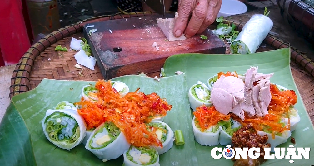 Bánh ướt cuốn tôm chua Huế