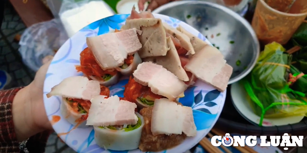 Bánh ướt cuốn tôm chua Huế