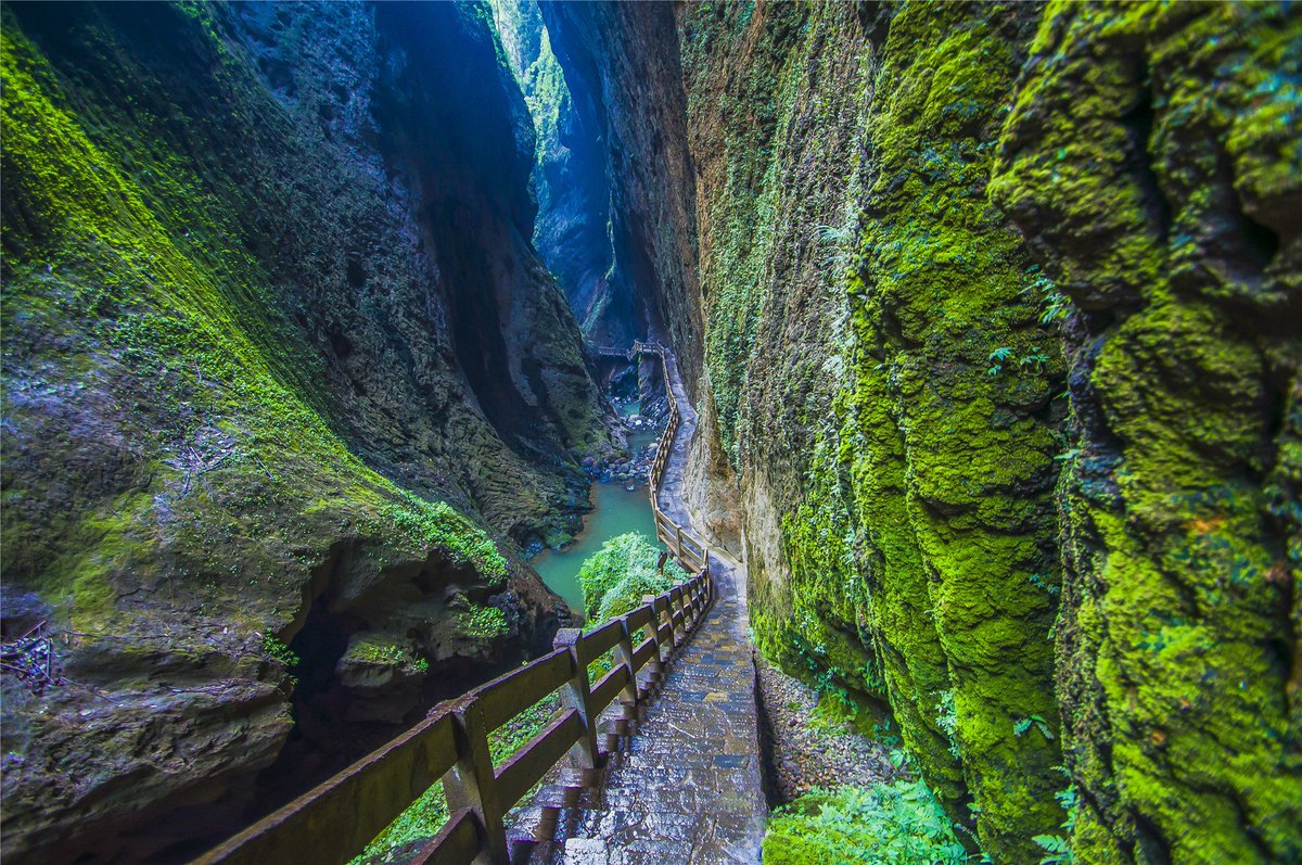 Hố thiên đường: Khám phá Xiaozhai Tiankeng, hố sụt sâu nhất thế giới!