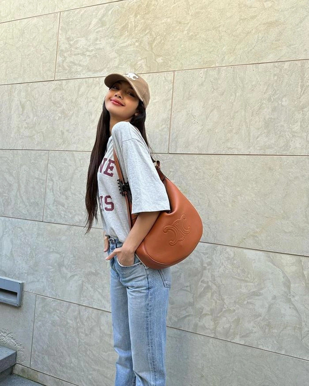 Lisa hẹn hò