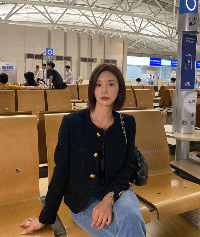 2 nữ phụ mặc đẹp không kém Kim Ji Won trong "Queen of Tears"