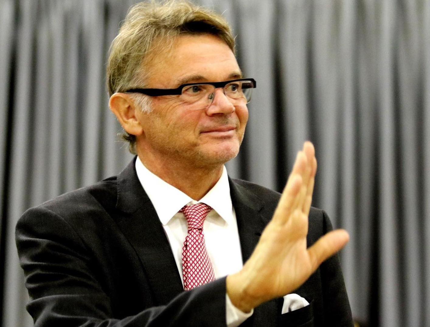 HLV Troussier chính thức nói lời chia tay bóng đá Việt Nam