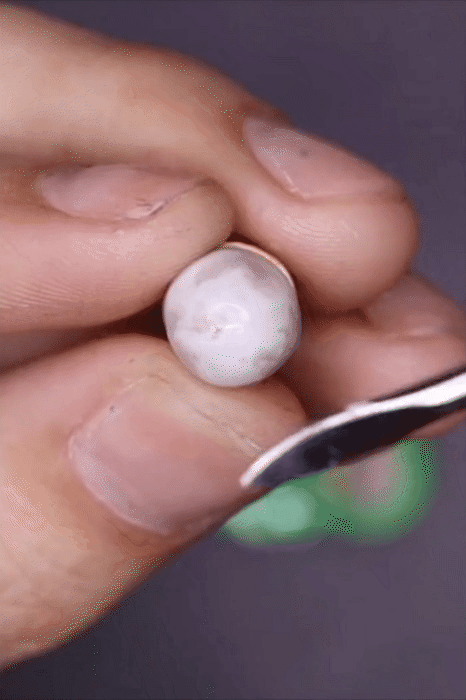 Chàng trai "gây bão" vì những bộ nail siêu thực như AI vẽ.