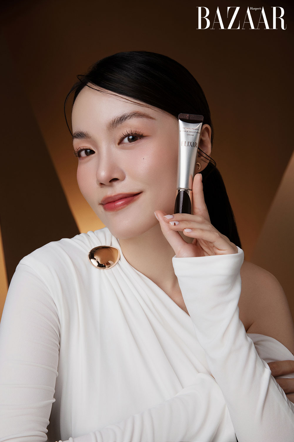 Có gì trong chu trình chăm sóc da chống lão hóa của blogger Hà Trúc?