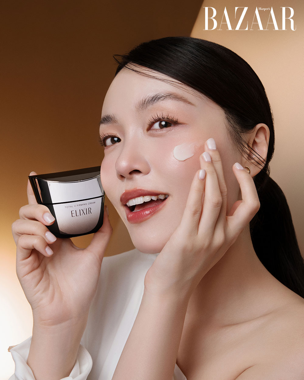 Có gì trong chu trình chăm sóc da chống lão hóa của blogger Hà Trúc?