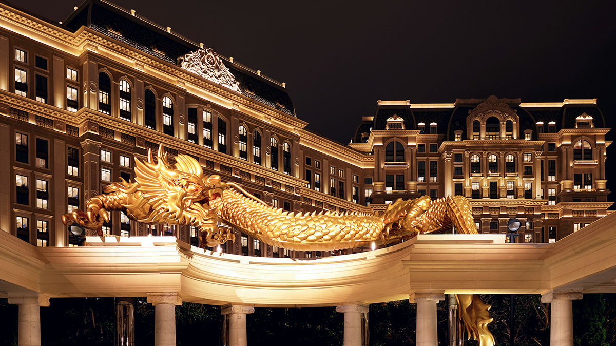 Versace khai trương khách sạn đầu tiên tại châu Á, Triệu Lộ Tư là khách mời đặc biệt