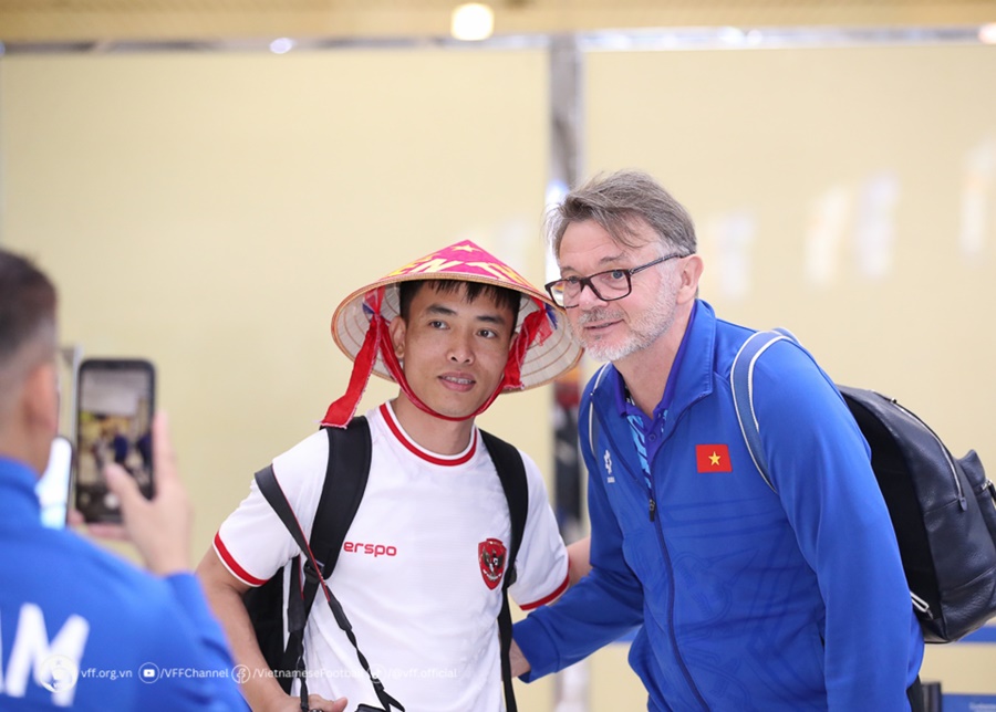 HLV Troussier chính thức nói lời chia tay bóng đá Việt Nam