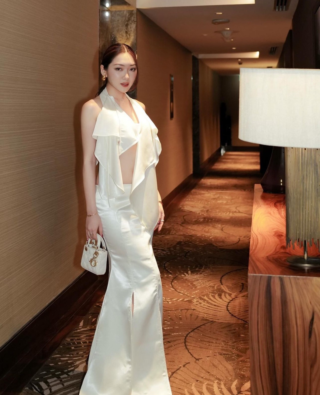 Mỹ nhân Việt 'thiêu đốt' mọi ánh nhìn bằng trang phục cut out.