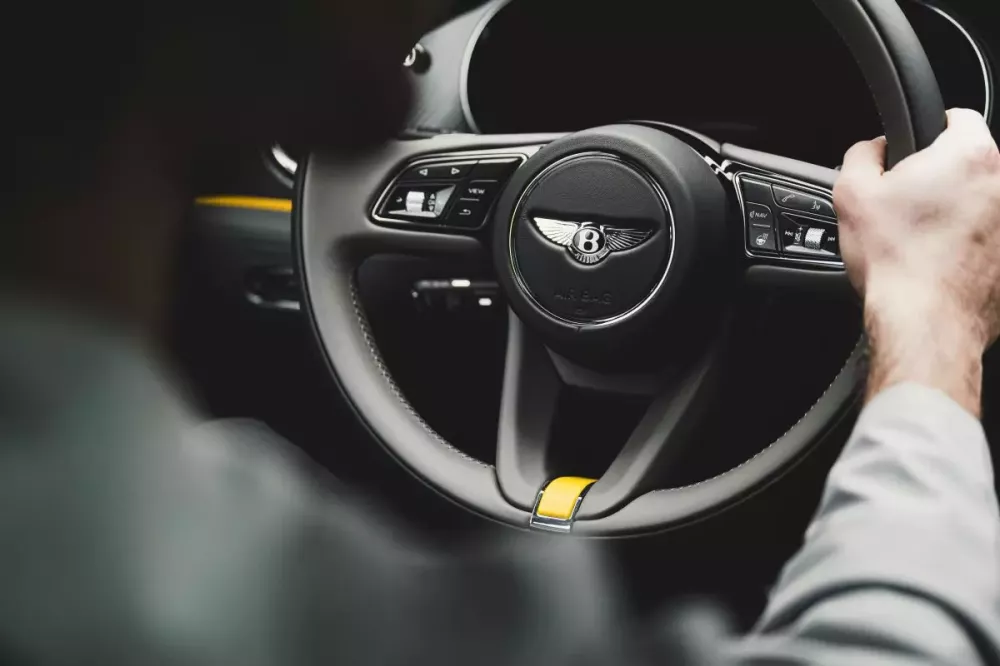 Bentayga S Umbra duy nhất tại Việt Nam, giá từ 14,6 tỷ đồng