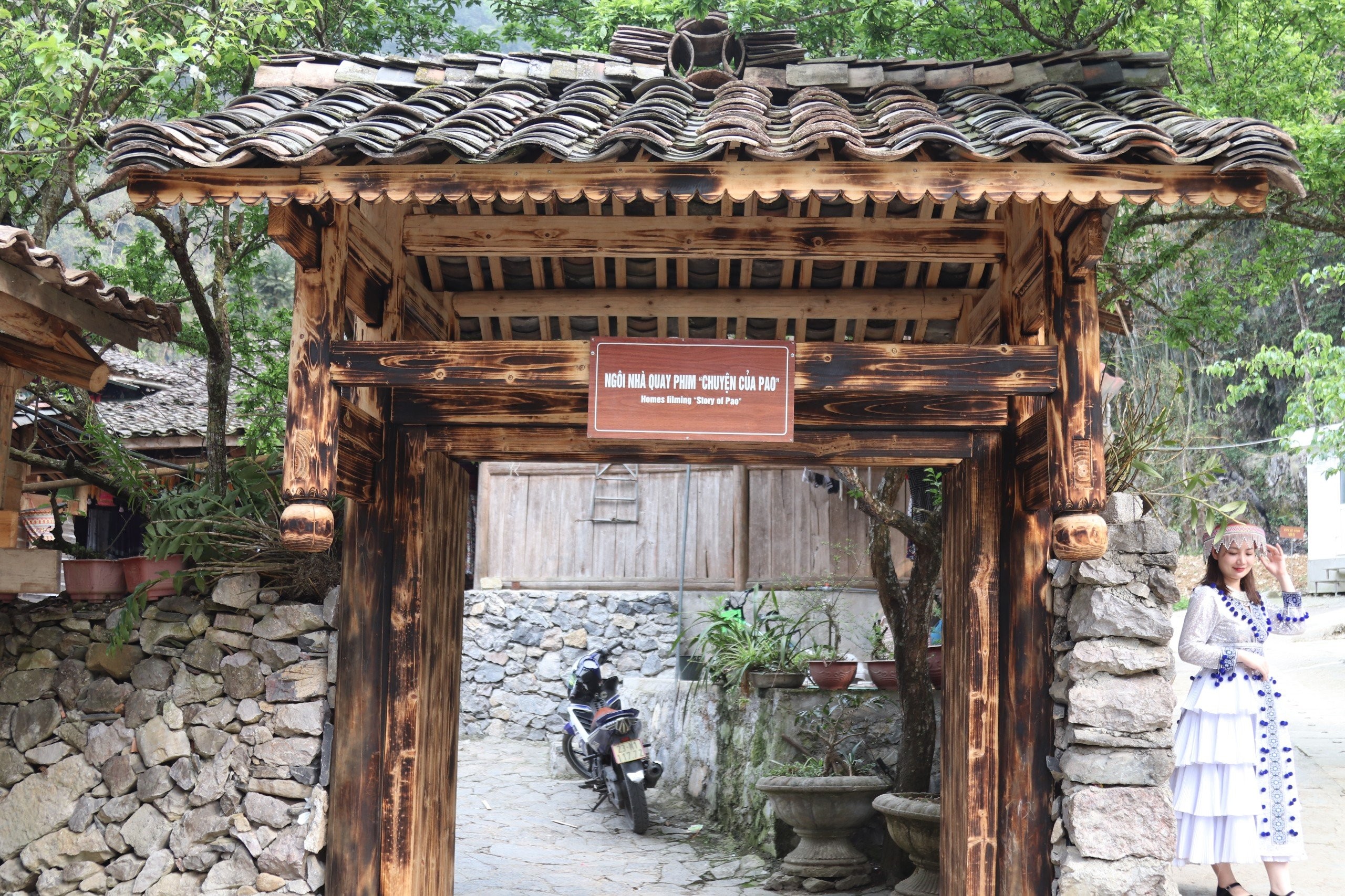 Làng văn hóa du lịch Lũng Cẩm