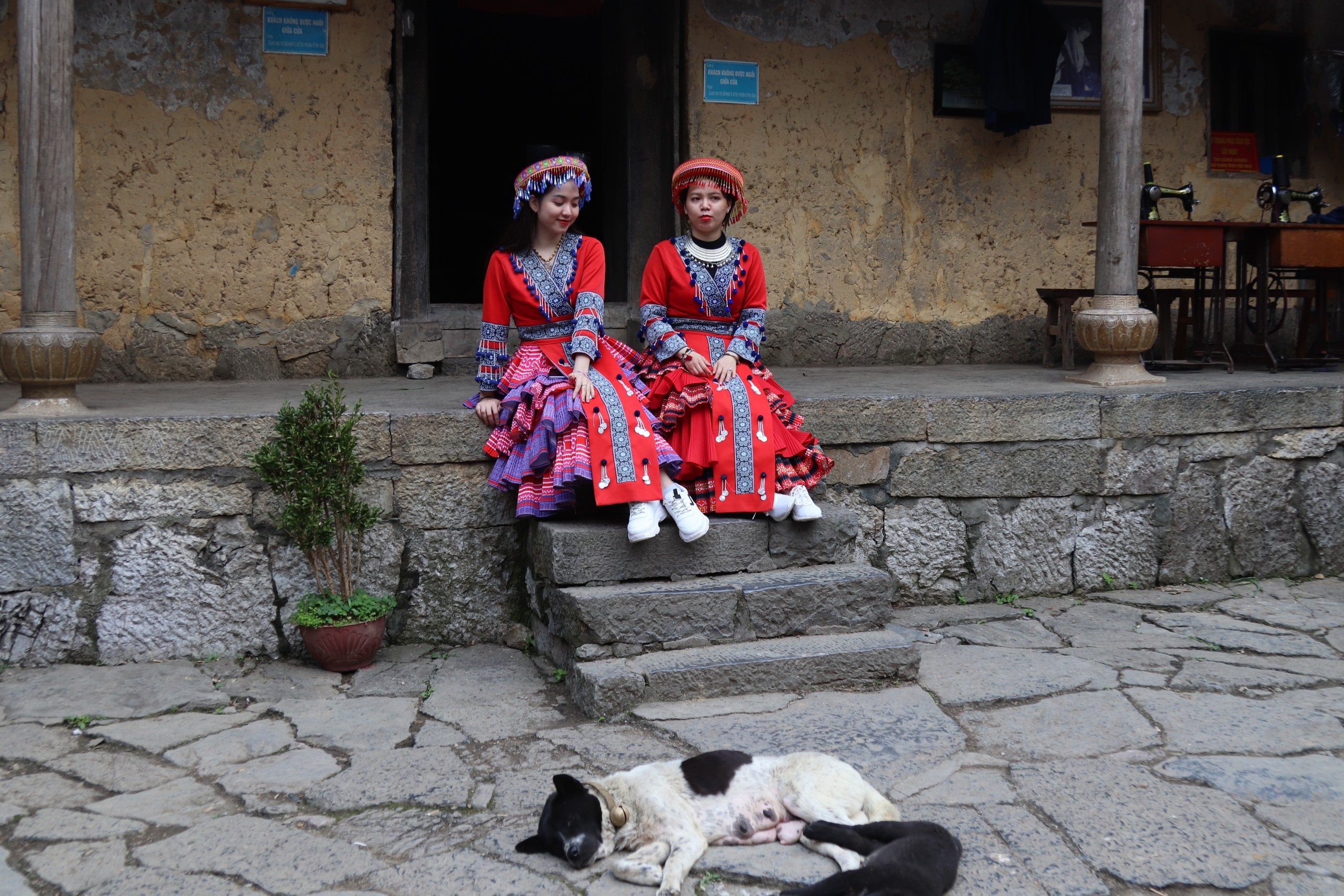 Làng văn hóa du lịch Lũng Cẩm